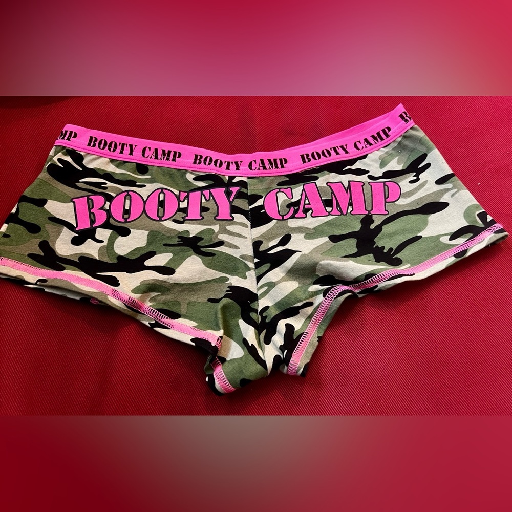 Tilly’s women’s boyshorts. Size M. New with tags.